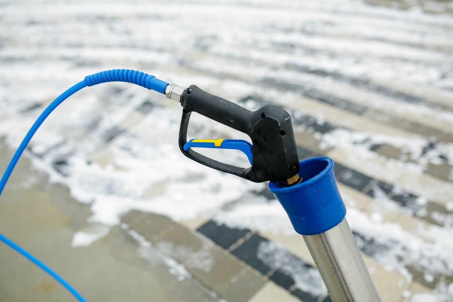 Система «ANTI-FROST» комплектується спеціальними пістолетами для експлуатації взимку