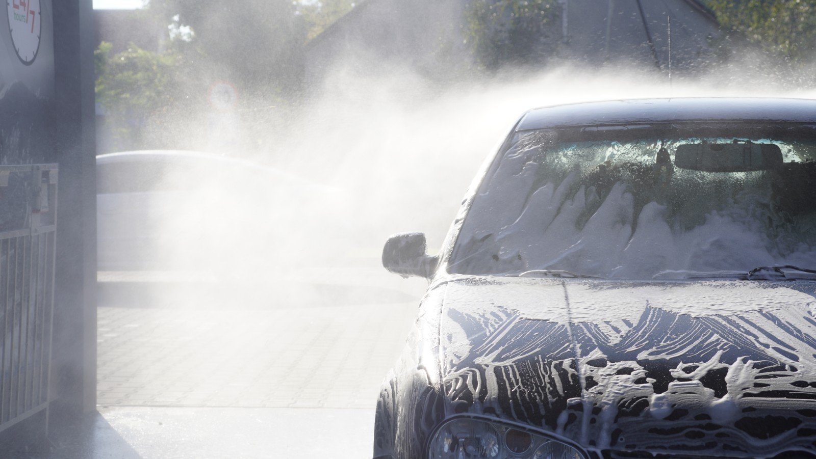 Миття автомобіля апаратом високого тиску