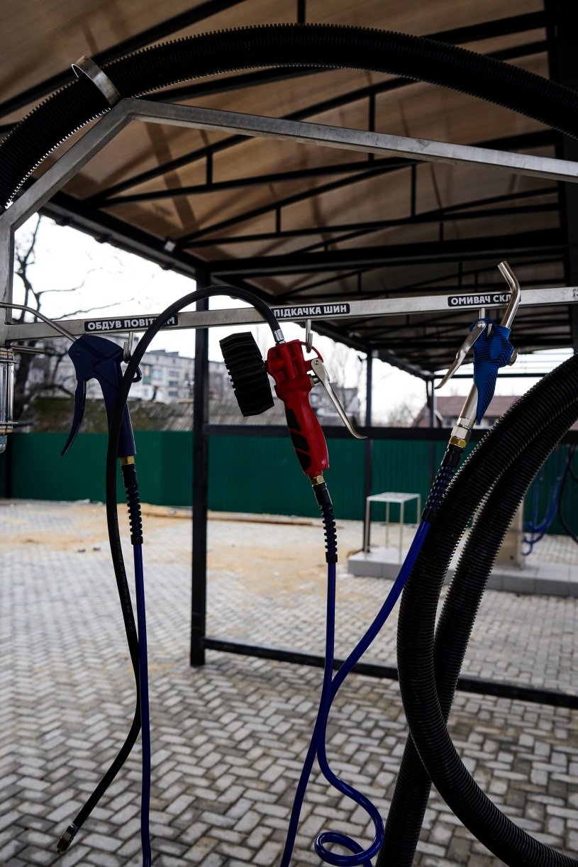 Устаткування поста автомобільної мийки самообслуговування