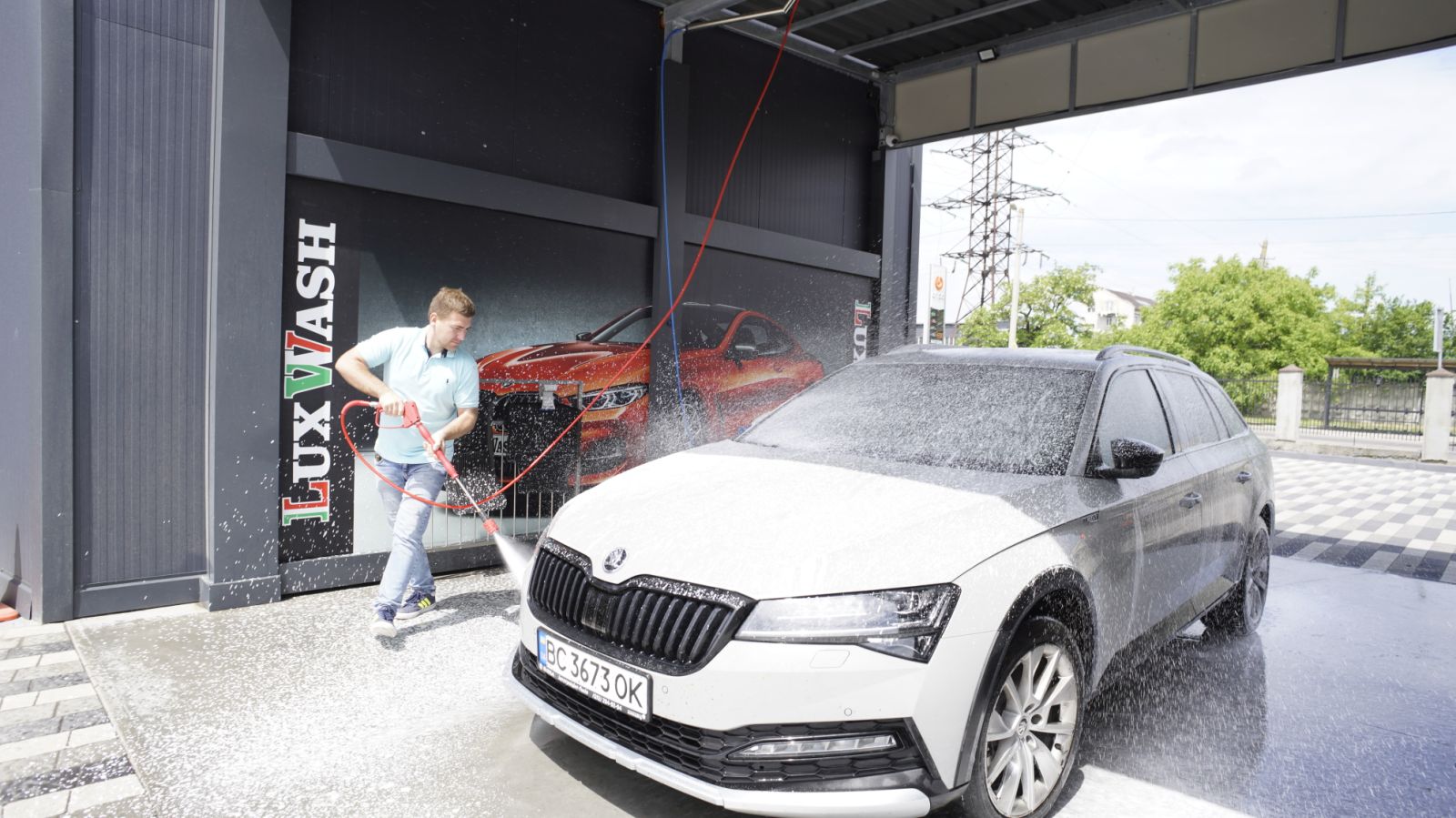 Автомийка високого тиску за вигідною ціною — незамінний помічник вдома та на виробництві