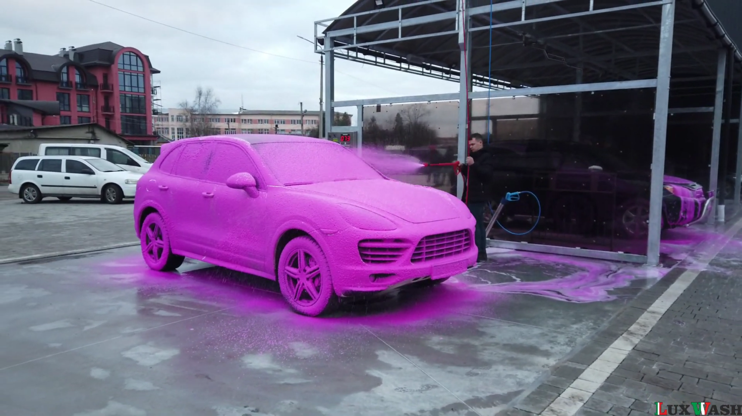 Рожева нано піна — ексклюзивна послуга мийки самообслуговування