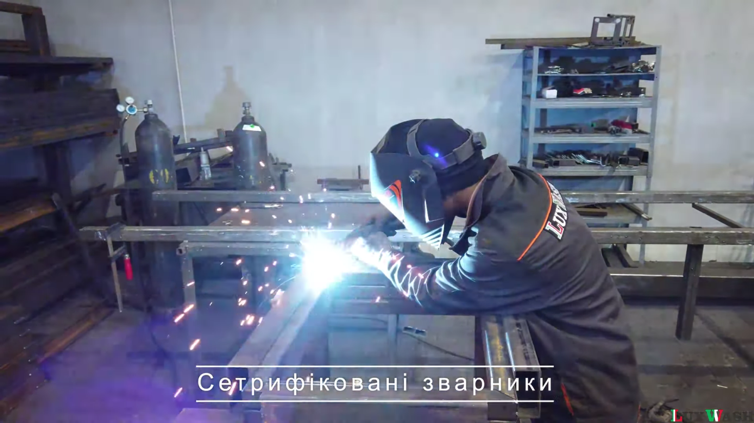 Зварювання каркаса поста мийки самообслуговування